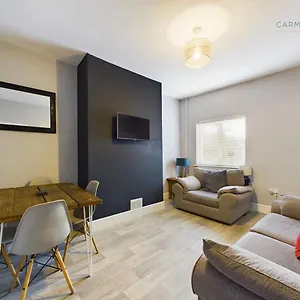 https://the-gladstone-terrace.hotelsin-chester.com