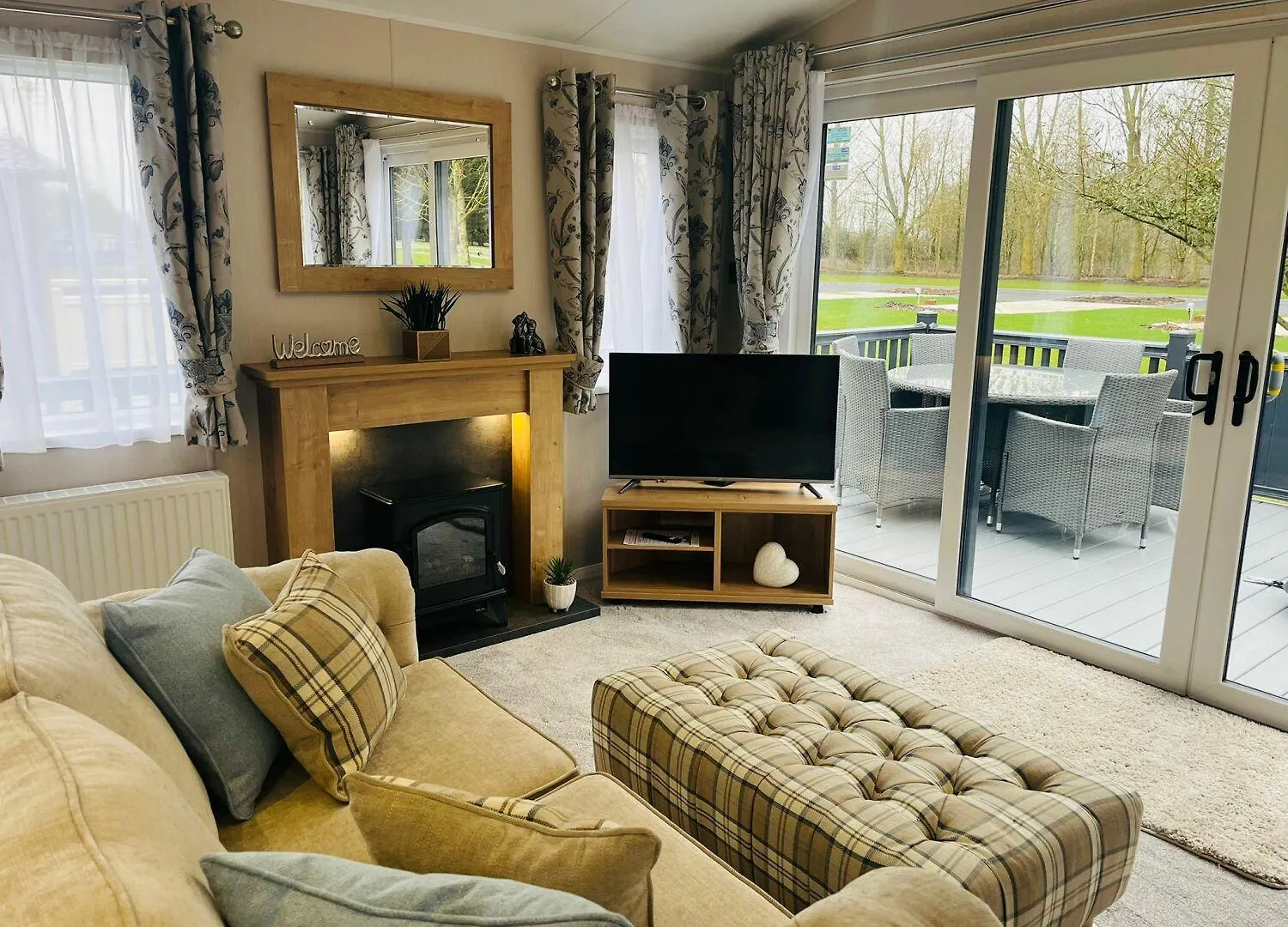 Country Cabin With Hot Tub York Holiday home